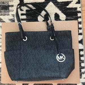 Michael Kors Voyager Logo Tote in Black
